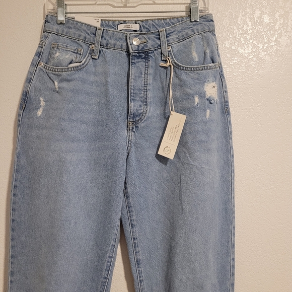 NWT FOREVER 21 Mom Jeans Women 26 Blue High Rise 5-Pocket Button Fly Distressed - Picture 2 of 12